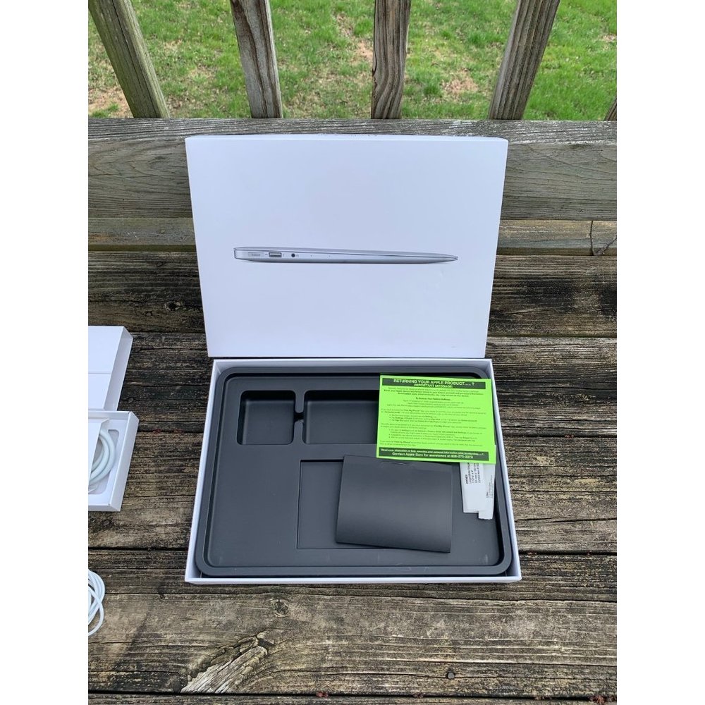 MacBook Air 2016 Bundle 13 Inch Complete In Box Mint Two Magsafe Power Adapters - Picture 7 of 12